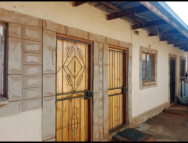 8 BEDROOM HOUSE FOR SALE IN ROODEKOP